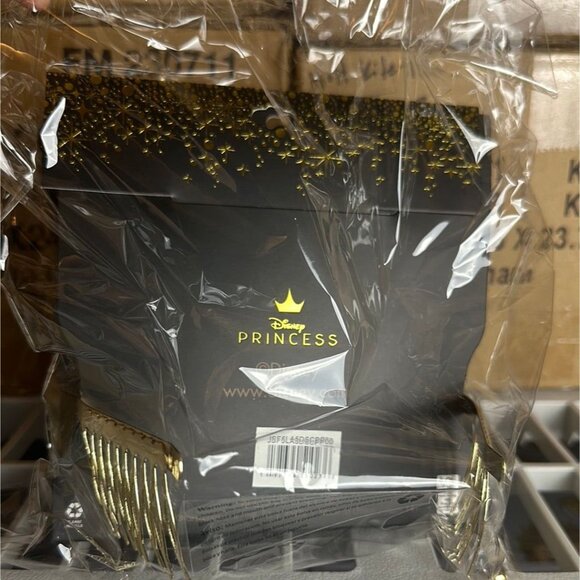 Disney Princesses Snow White Tiara & Jewelry Set - Picture 8 of 8